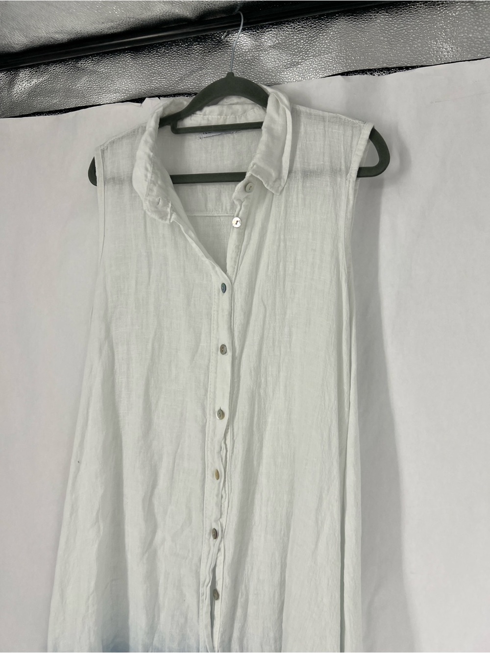 Tempo Paris 100% linen White to Blue Ombre Sleeveless Button-Front Dress - Picture 3 of 8